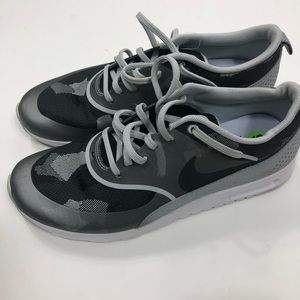 Nike Air Max Theta Trainers Size 9.5